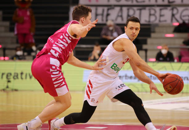 间的赛季中 间的赛季中