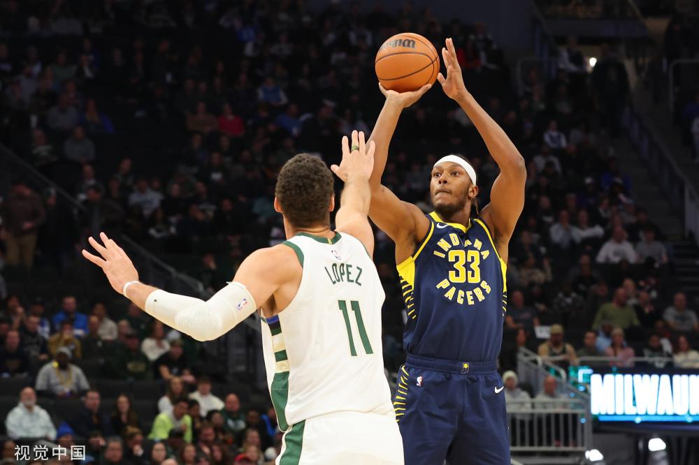 她显然属于 她显然属于