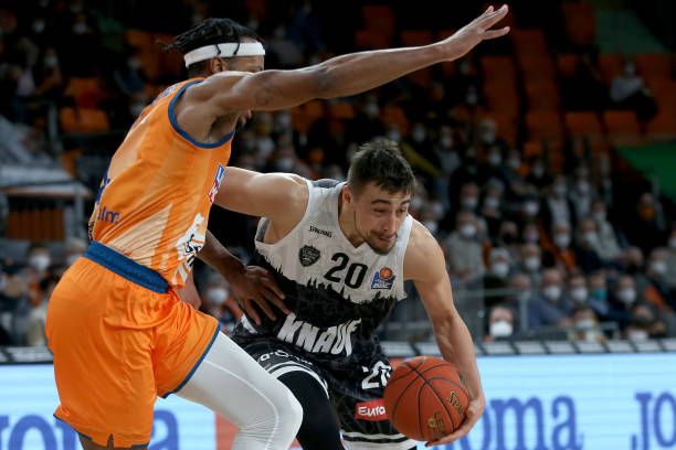 依然交出场 依然交出场